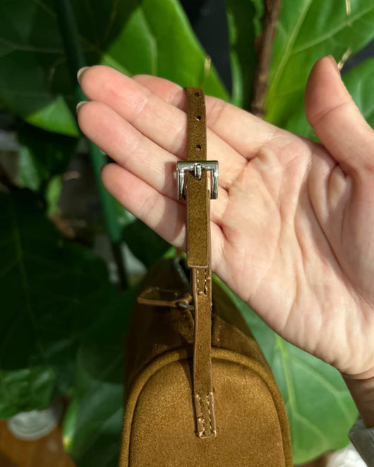 Danika Wildleder Mini-Schultertasche